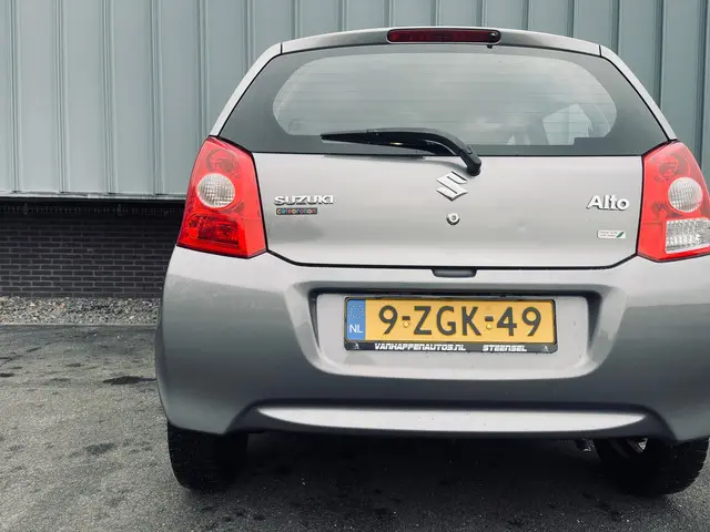 Suzuki Alto 1.0 Celebration EASSS 2015 Benzine 6