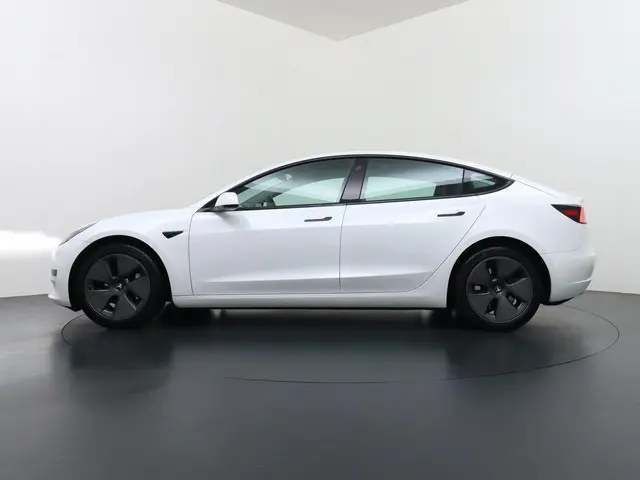 Tesla Model 3 Standard RWD Plus 60 kWh 2021 Elektrisch 4
