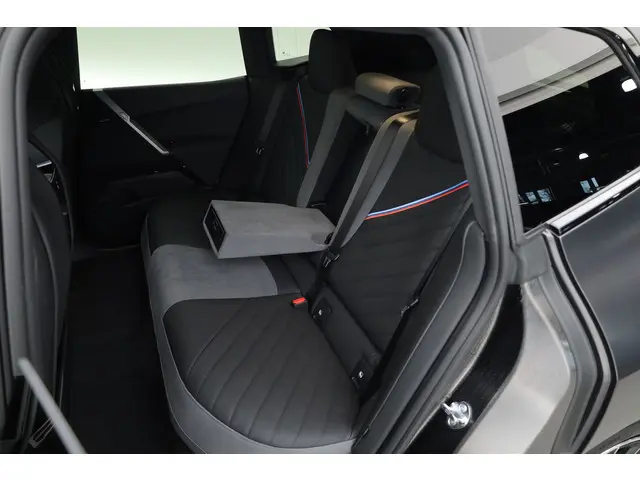 BMW iX xDrive45 101 kWh M Sport Pro 2025 Elektrisch 31