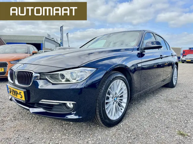 BMW 3 Serie 320i Upgrade Edition 2013 Benzine 3