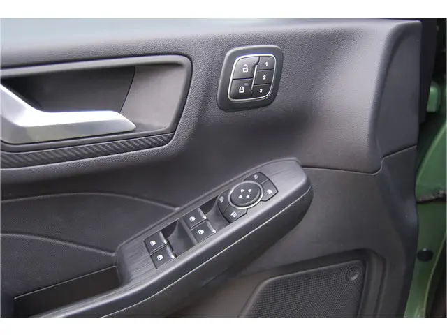 Ford Kuga 2.5 PHEV 243PK ST-Line X 2025 Hybride Benzine 18