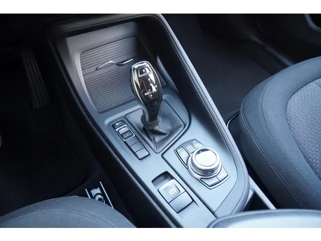 BMW X1 sDrive18i High Executive 2018 Benzine 17