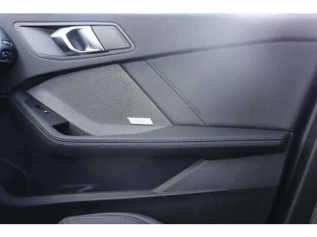 BMW 1 Serie 120 M Sport Design Edition 2025 Benzine 29