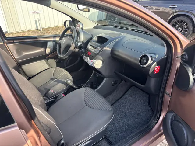 Peugeot 107 GERSEVEERD 2013 Benzine 7