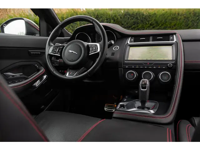 Jaguar E-PACE 2.0 P250 AWD First Edition 2018 Benzine 9