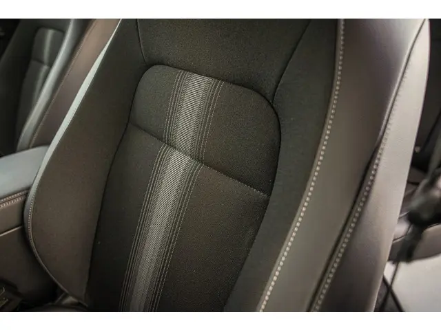 Honda Civic 2.0i e:HEV SPORT 2023 Hybride Benzine 28