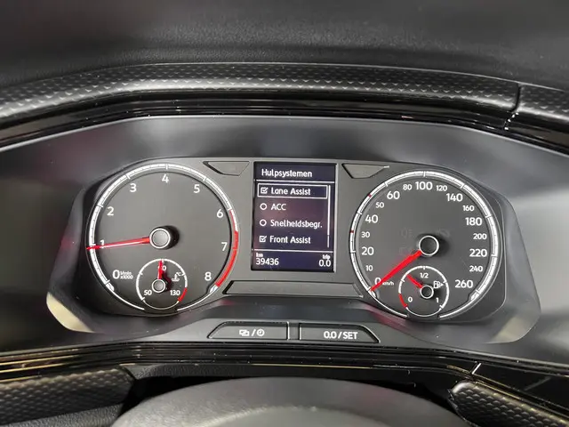 Volkswagen T-Cross 1.0 TSI Life 2021 Benzine 8