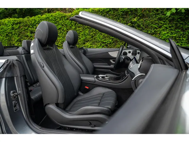 Mercedes-Benz E-Klasse Cabrio 200e 4MATIC 2021 Benzine 10