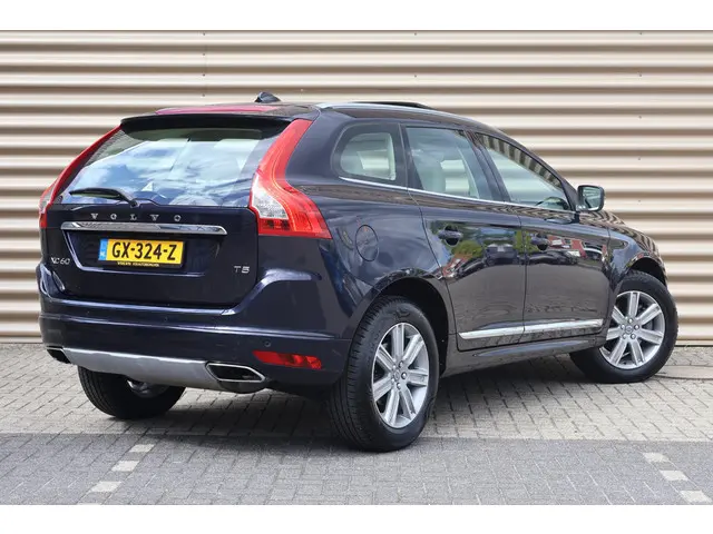 Volvo XC60 T5 FWD Summum 2015 Benzine 2