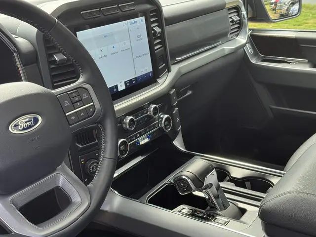 Ford F-150 3.5L V6 Lariat full-spec 2024 Benzine 11