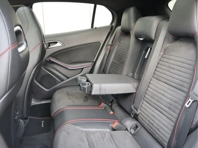 Mercedes-Benz GLA 180 AMG 2019 Benzine 27