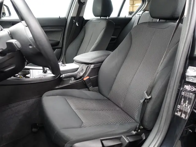 BMW 1 Serie 116i High Executive Aut- 2014 Benzine 19