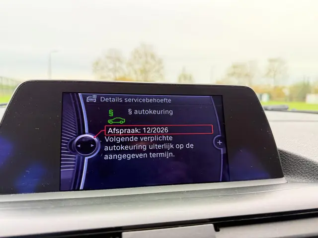 BMW 1 Serie 114i Business+ 2012 Benzine 18