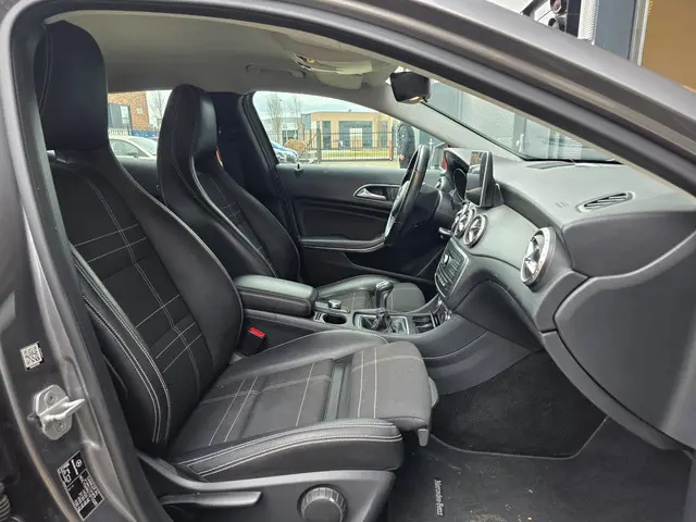 Mercedes-Benz GLA 180 Prestige 2015 Benzine 18