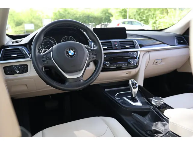 BMW 3 Serie GT 320i High Executive 2020 Benzine 9