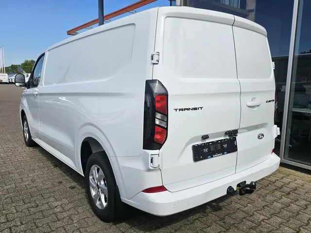 Ford Transit Custom 300 2.0 TDCI L2H1 Limited 2024 Diesel 4