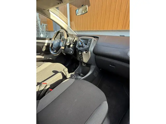 Toyota Aygo 1.0 Vvt-i 69pk 5D 2017 Wit 2017 Benzine 11