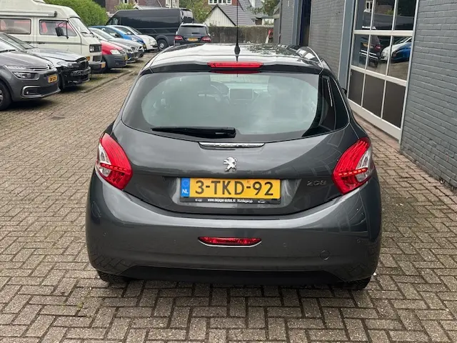 Peugeot 208 1.2 VTi Envy 2014 Benzine 14