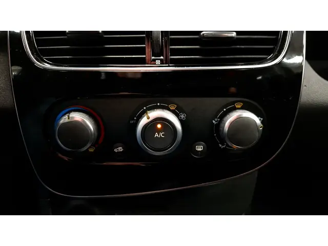 Renault Clio Estate 0.9 TCe Limited 2019 Benzine 12