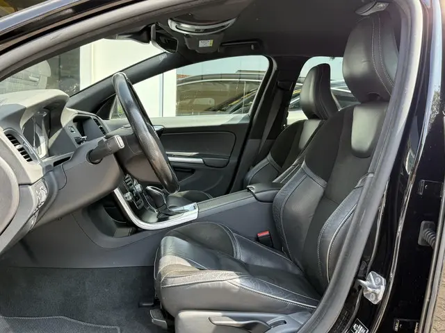 Volvo V60 1.5 T3 R-Design Aut. 2017 Benzine 4
