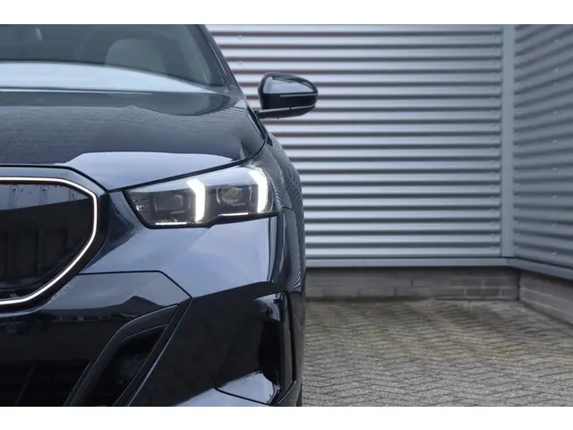 BMW 5 Serie Touring 530e 2025 Hybride Benzine 38