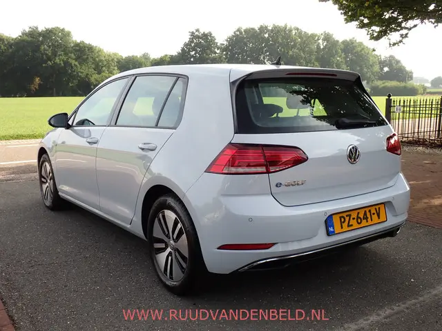 Volkswagen e-Golf 35,8KWH 94%SOH 2017 Elektrisch 5