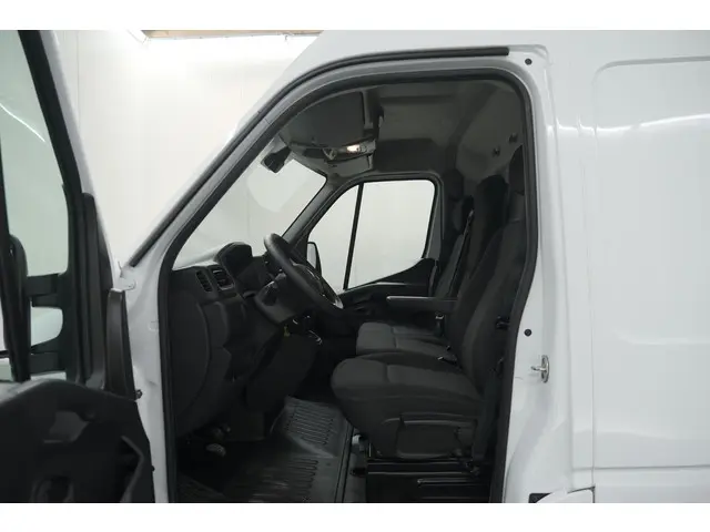 Renault Master T35 2.3 dCi 135 L2H2 Comfort 2022 Diesel 29