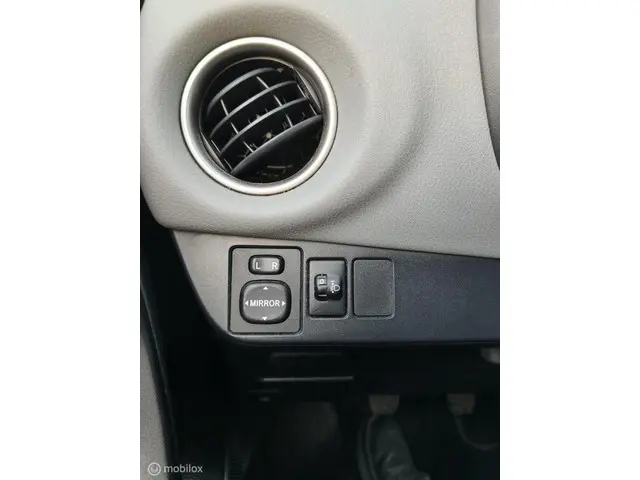 Toyota Yaris 1.0 VVT-i Aspiration 2017 Benzine 17