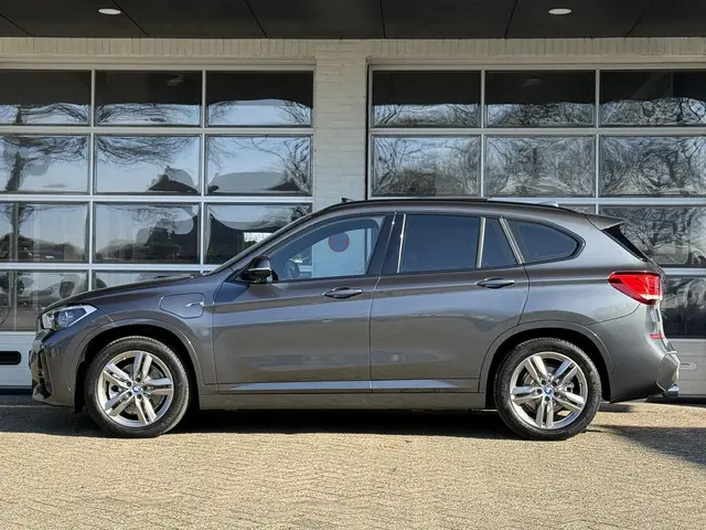 BMW X1 xDrive25e High Executive 2021 Hybride Benzine 3