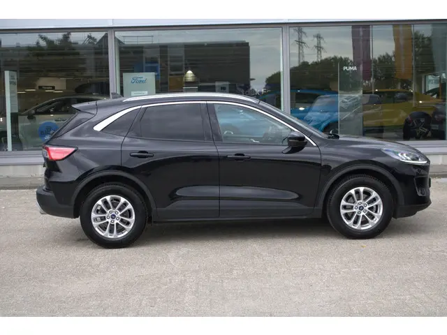 Ford Kuga 2.5 FHEV Titanium 2023 Hybride Benzine 18