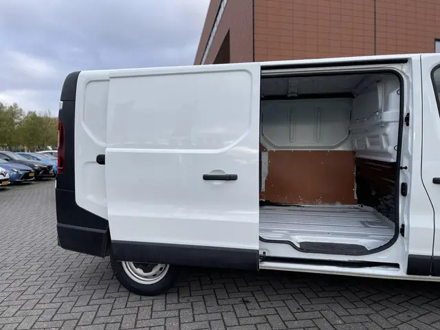 Nissan NV300 2.0 dCi 120 L2H1 Acenta 2021 Diesel 17