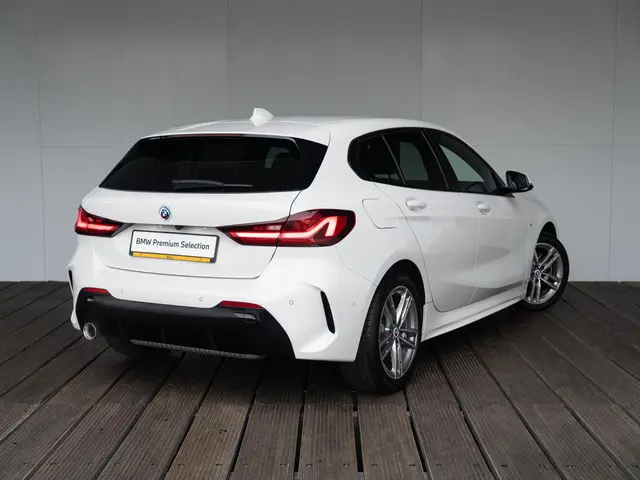 BMW 1 Serie 118i 2022 Benzine 2