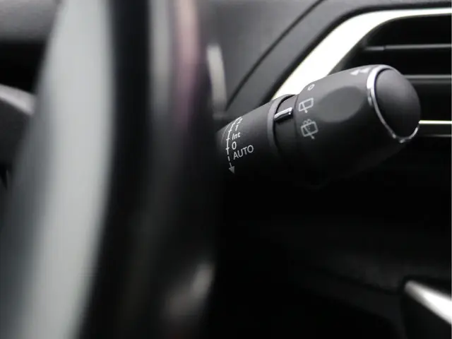 Peugeot 3008 1.6 e-THP Premium 2018 Benzine 38