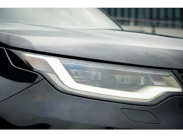 Land Rover Discovery 3.0 D250 R-Dynamic SE 2024 Diesel 10