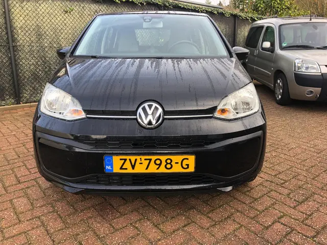 Volkswagen up! 1.0 BMT move up! 2019 Benzine 2