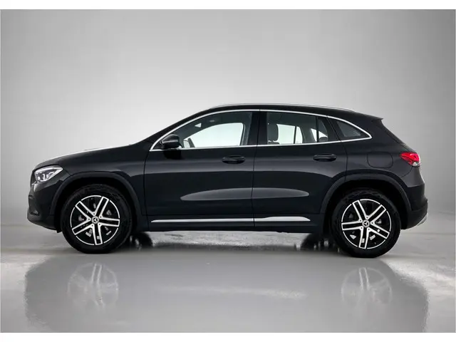 Mercedes-Benz GLA 250 e Luxury Line 2023 Hybride Benzine 3