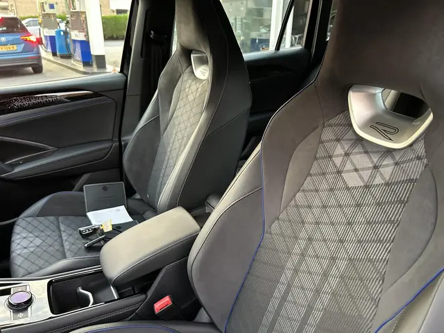 Volkswagen Tiguan 2.0 TDI R-Line Business+ 2024 Diesel 17