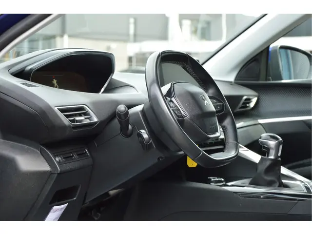 Peugeot 3008 1.2 PureTech Access 2018 Benzine 11