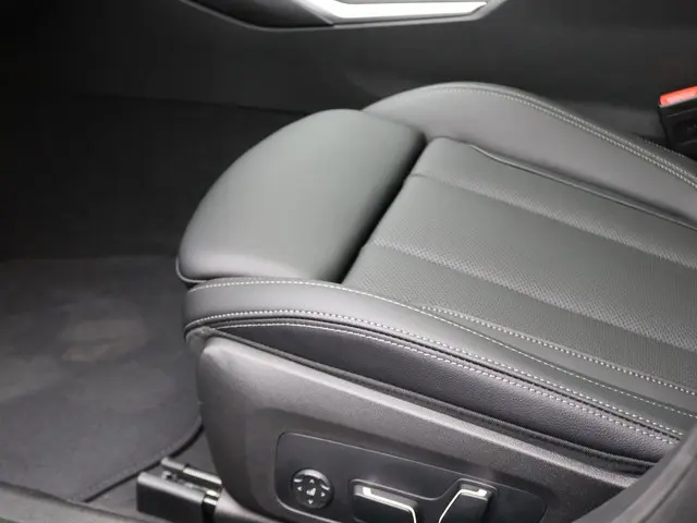 BMW 3 Serie Sedan 330e 2025 Hybride Benzine 11