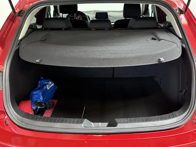 Mazda 3 2.0 SkyActiv-G 165pk SPORTSLINE 2018 Benzine 31