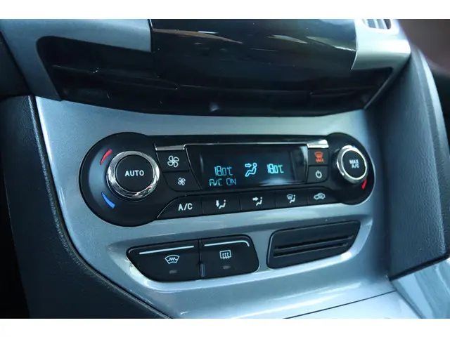 Ford Focus WAGON 1.6 TI-VCT TITANIUM AUT. 2013 Benzine 15