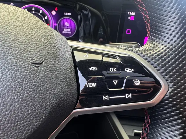 Volkswagen Golf 2.0 TSI 4Motion R 2021 Benzine 25