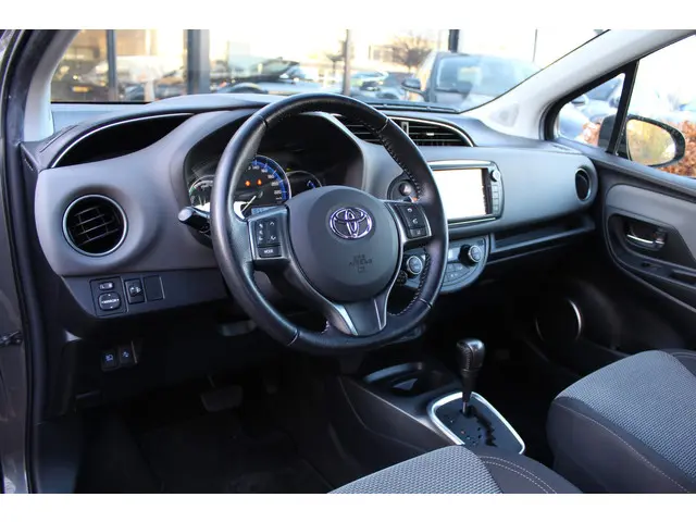 Toyota Yaris 1.5 Hybrid Trend 2015 Hybride Benzine 2