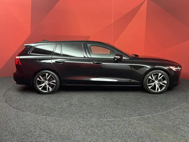 Volvo V60 2.0 B4 R-Design 2022 Hybride Benzine 16