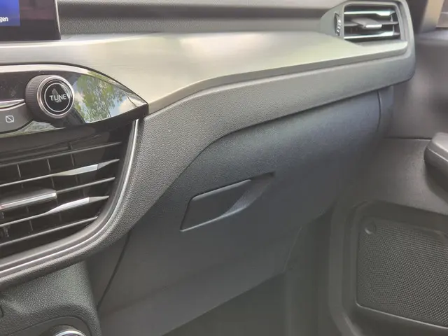 Ford Kuga 2.5 PHEV Titanium 2023 Hybride Benzine 35
