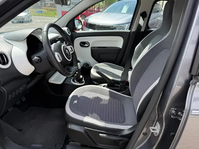 Renault Twingo 0.9 TCe Intens/RIJKLAARPRIJS! 2018 Benzine 9