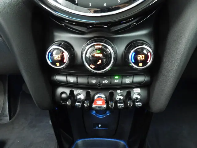 MINI 5-Deurs Cooper 2023 Benzine 14