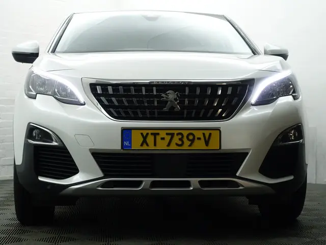 Peugeot 3008 1.2 PureTech Allure Aut- 2019 Benzine 30