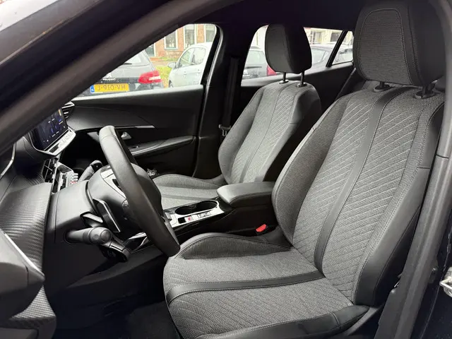 Peugeot 2008 1.2 Hybrid 145 Allure 2025 Hybride Benzine 11