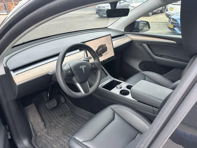 Tesla Model Y Long Range AWD 75 kWh 2023 Elektrisch 15